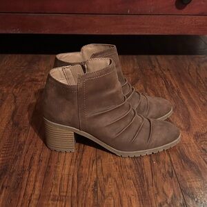 Life Stride Woman’s Brown Ankle Booties